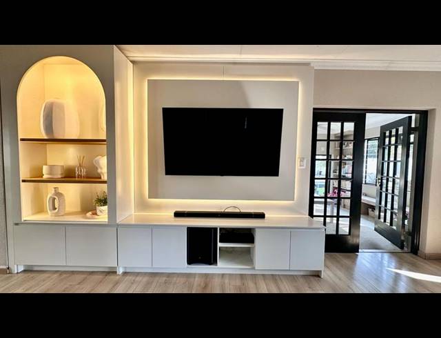 5 BEDROOM PROPERTY TO RENT IN LONEHILL